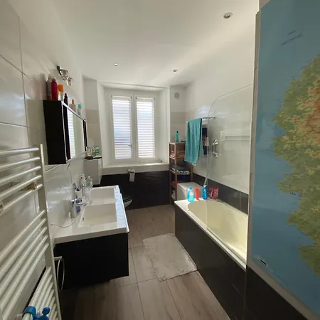 Beautiful, Hyper-center Apartment *